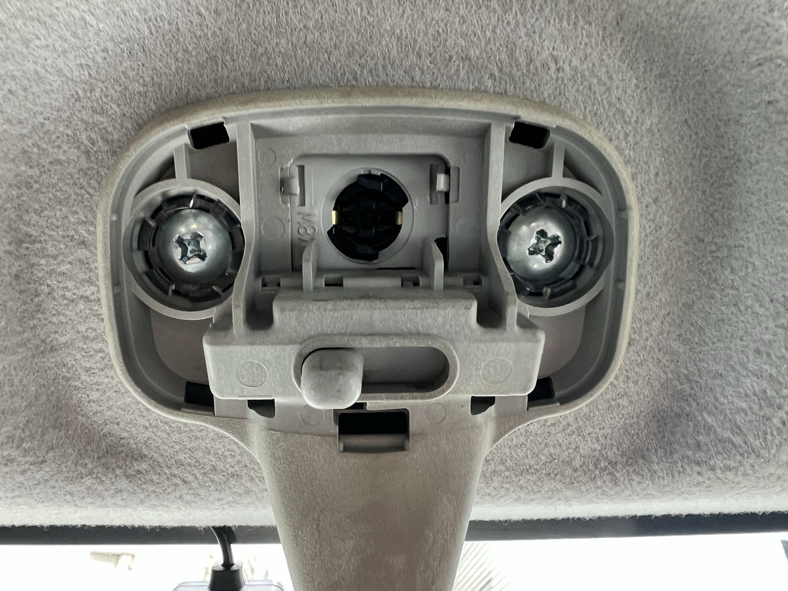 古いLEDを抜いたところ