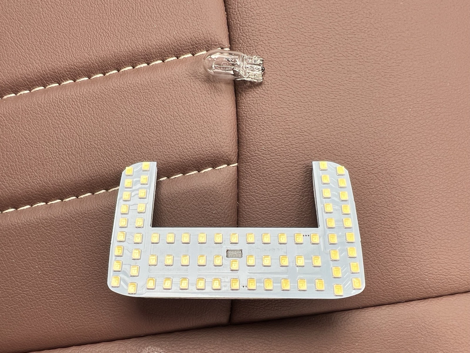 豆電球と、新しいLED（後ろ用）